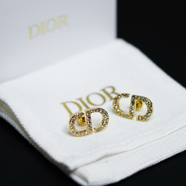 **พร้อมส่ง ของแท้** New dior Petit CD Stud Earrings✨✨