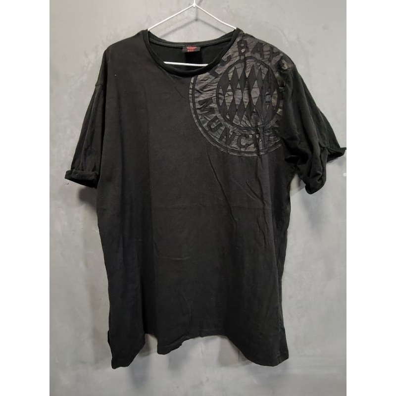 เสื้อสีดำ สกีนโลโก้ Bayern München งานป้าย Bayern