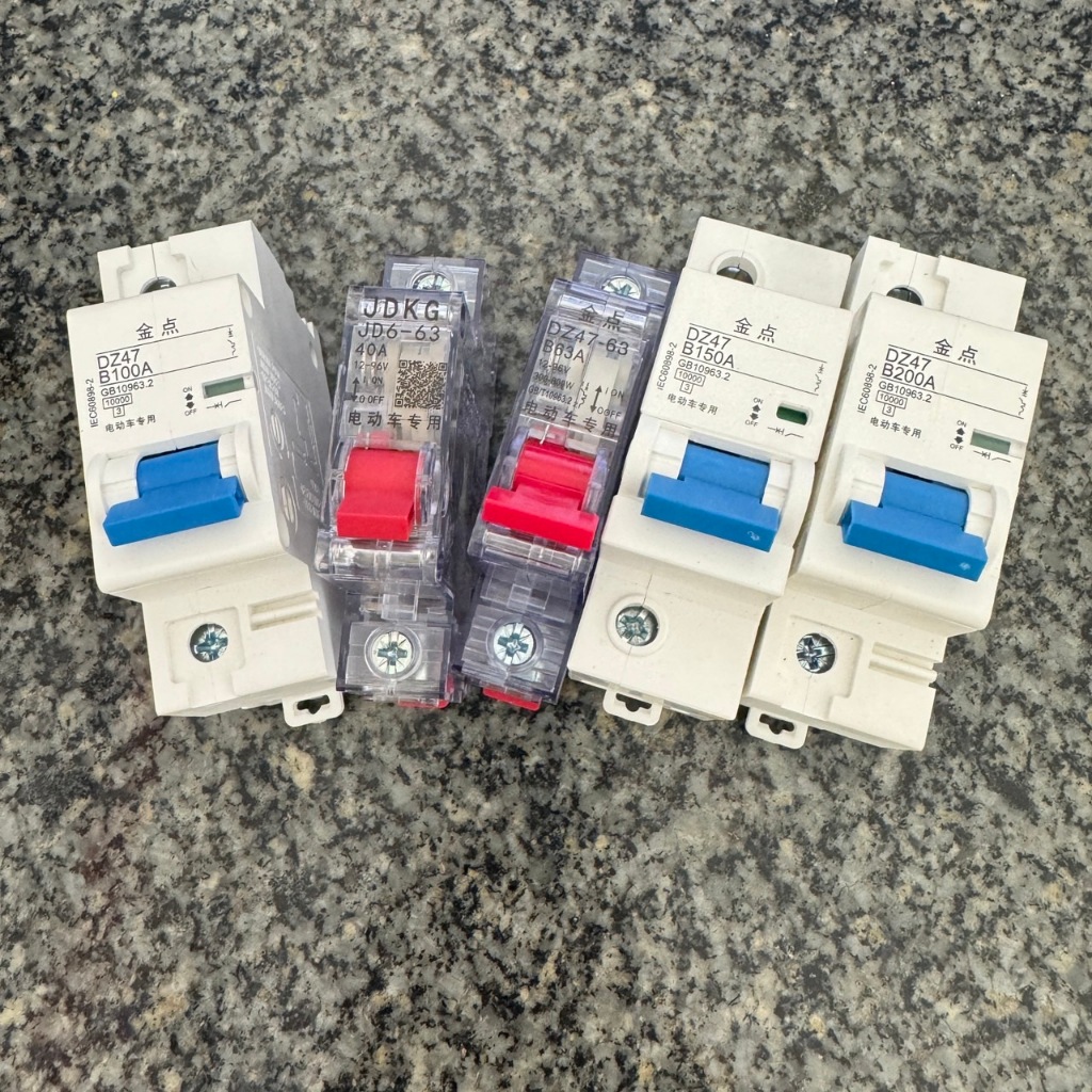 🔥🔥🔥 เบรคเกอร์ Dc 12-96v ขนาด 40A  63A 100A 150A 200สีขุ่น สำหรับตัดวงจรแบตเตอรี่รถไฟฟ้า ป้องกันไฟช๊อ