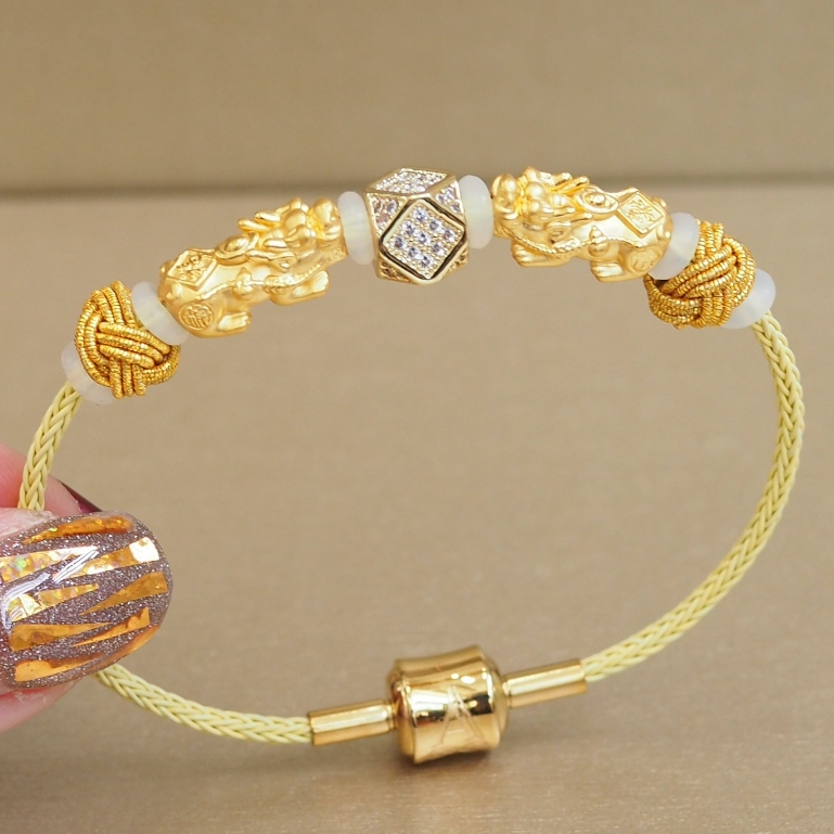 Anya ปี่เซียะคู่ ทองคำแท้99.9% นน.ทองรวม 0.55-0.6 กรัม ร้อยสายสลิง