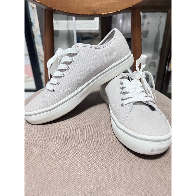 Skechers สีเทา สภาพดี รองเท้าผ้าใบ เบอร์ 38 ยาว 24-24.5 ซม. รองเท้ามือสอง ของแท้  ดูคะแนนร้านค้าคนซื