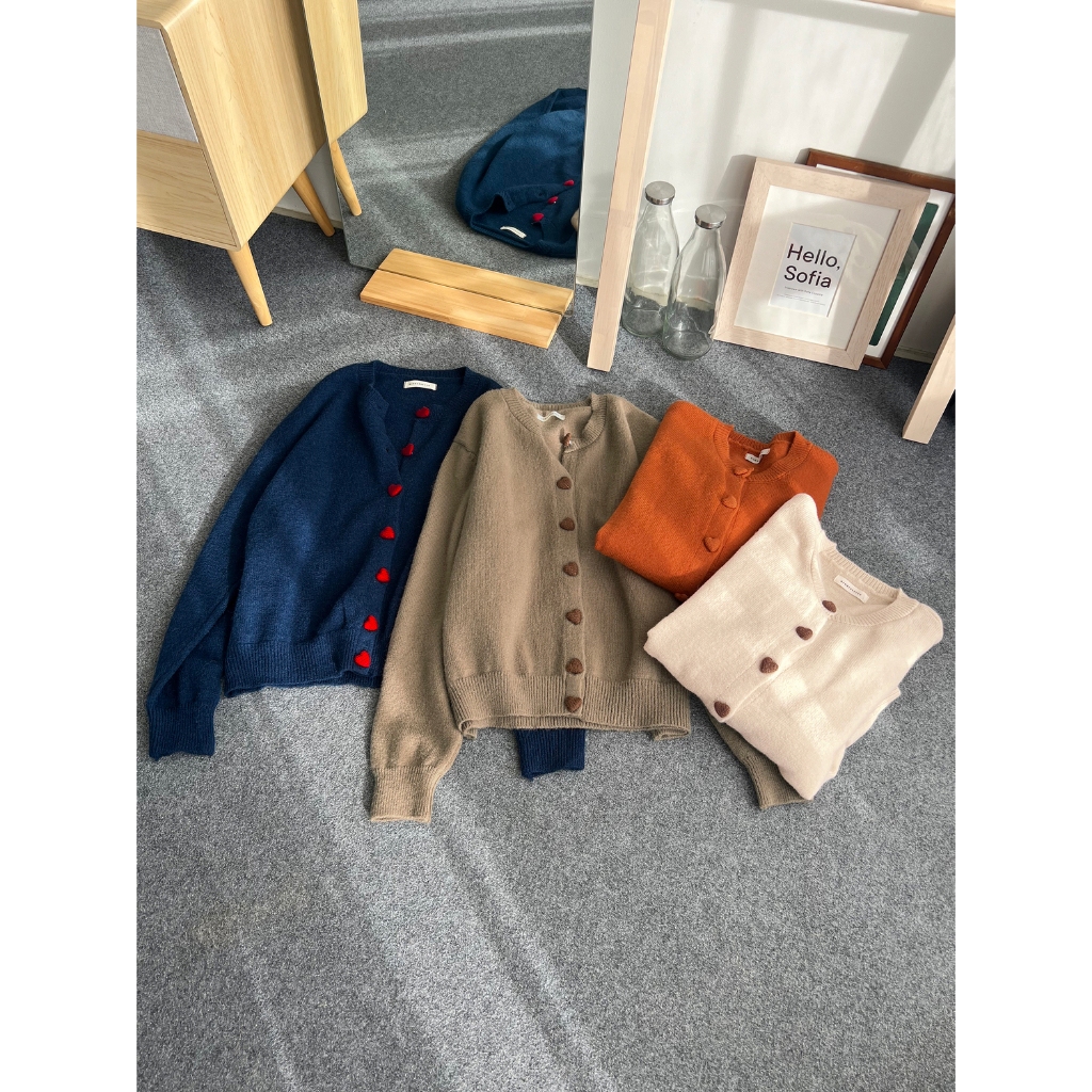 NUMBERSEVEN - T0123013 Heart Button Cardigan - มี 4 สี : สีน้ำเงิน, สีน้ำตาล, สีครีม, สีส้ม