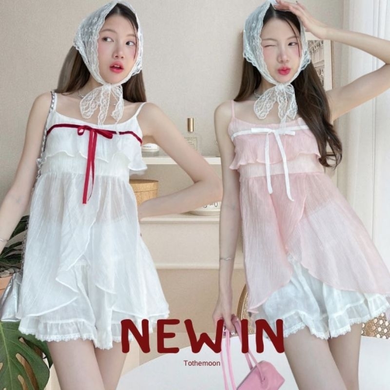 Kiss me : เสื้อสายเดี่ยวตัวยาวระบายไล่เรเยอร์ แต่งริบบิ้นกำมะหยี่ผูกโบว์อก (มีซับอก)