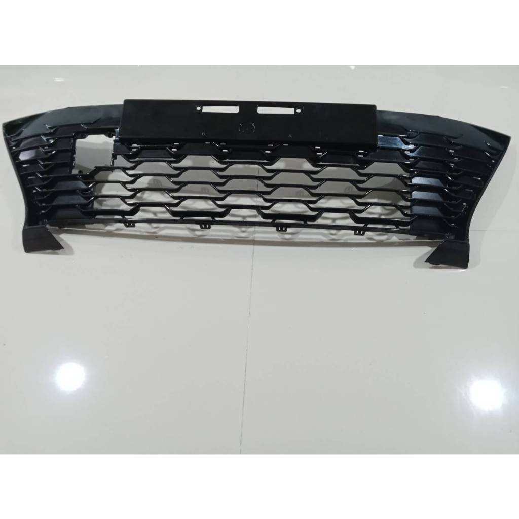 💥ช่องลมกันชนหน้า Toyota Yaris Ativ 2017-2019 รุ่น 4 ประตู ตัวTop สีดำเงา ของแท้สภาพดีมือสอง พร้อมฝาป