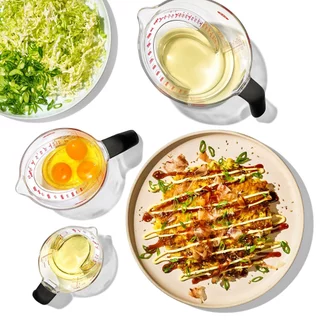 OXO ถ้วยตวง มองปริมาณได้จากมุมบน ขนาด 500 มล. รุ่นญี่ปุ่น l Angled Measuring Cup 500 ml - JPของแท้ 100%