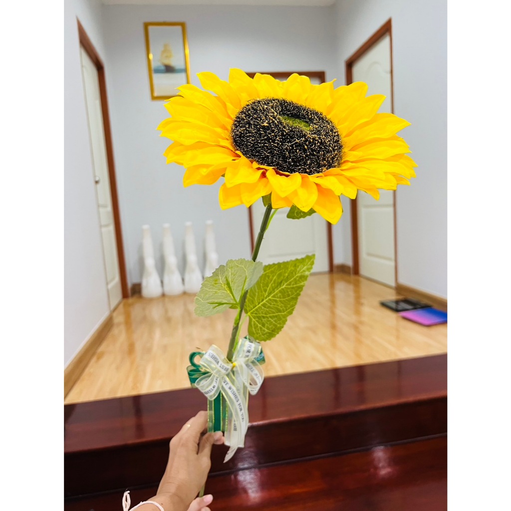 ช่อทานตะวัน ดอกทานตะวัน Premiumผูกโบว์สีขาวพิมลายสวยมาก ก้านยาว ผ้าไหม ดอกทานตะวันปลอม สีเหลือง งานแต่งงาน ปัจฉิม รับปริ