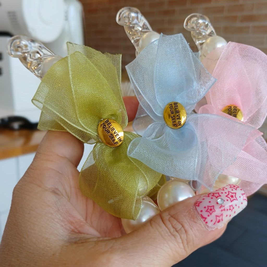 [B022] กิ๊บกล้วยเกาหลี กิ๊บไข่มุกประดับโบว์มี 11 สี กิ๊บหนีบผมขนาดปานกลาง 10.5 cm กิ๊บหนีบผมหางม้าผมหนาปานกลาง