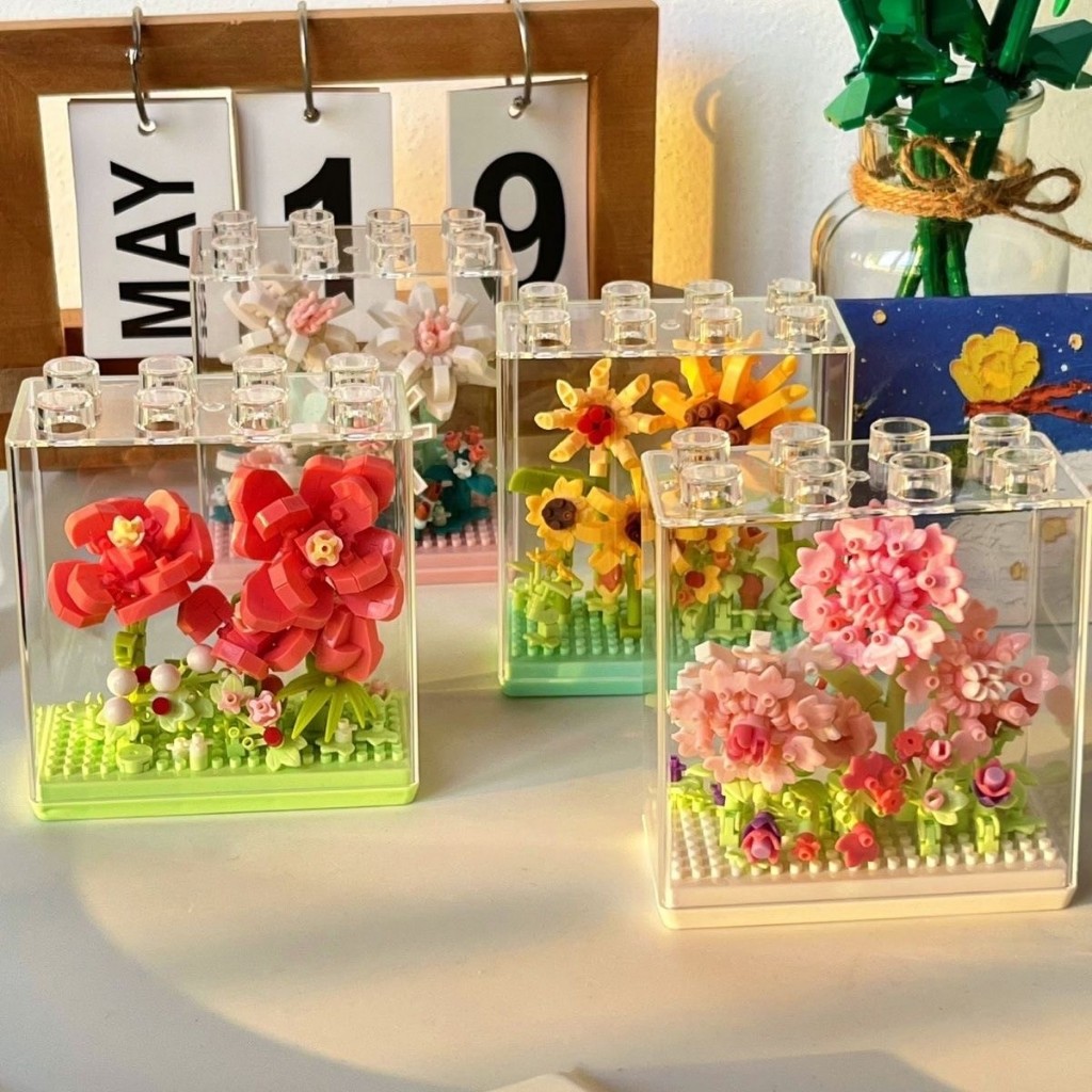ตัวต่อดอกไม้ กล่องใส โมเดลดอกไม้ Sunflower ดอกคาร์เนชั่น เหมาะสำหรับของขวัญและตกแต่ง ดอกทานตะวัน