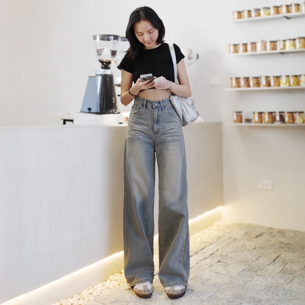 กางเกงยีนส์ขากระบอกฟอกอัดยับ รุ่น Tabby Jeans