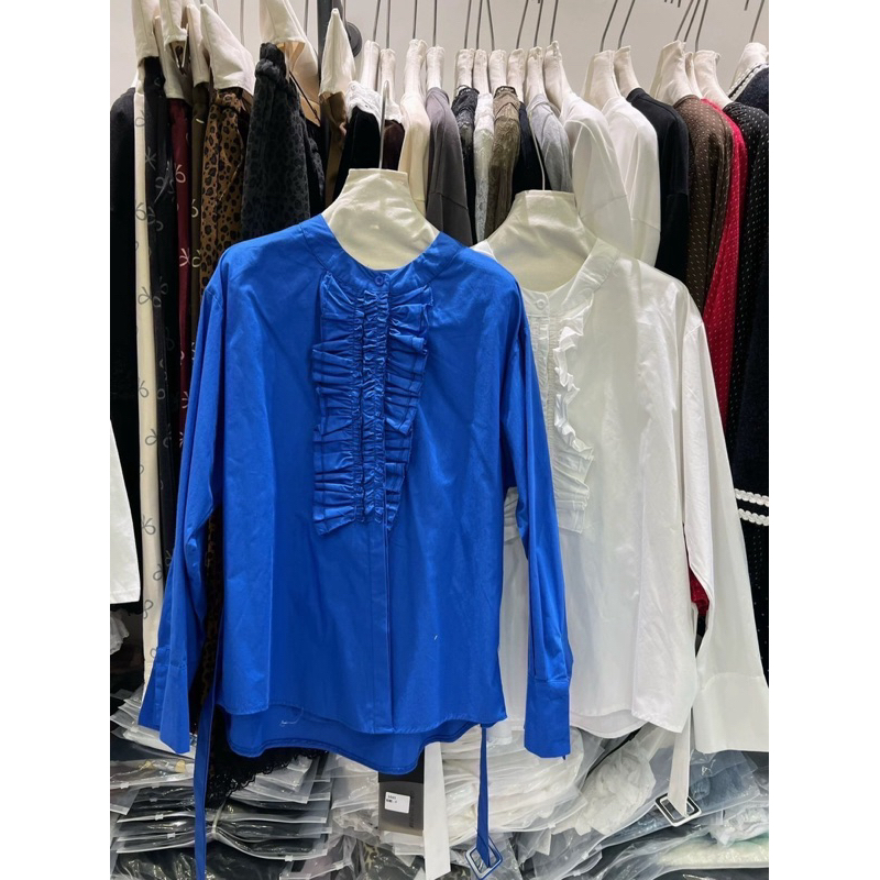 เสื้อเชิ้ตเเขนยาวมีดีเทลจับจีบหน้า งานสวยมาก งานนำเข้าดูหรูดูเเพง