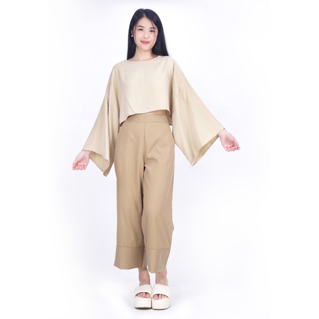 YADA.life เสื้อคอเว้าแขนยาว