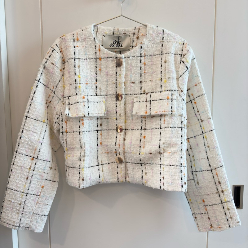 NEW IN PACK - BNK MILAN TWEED JACKET สี SECRET COLOR WHITE เสื้อคลุมผ้าทวีต แต่งดีเทลกระเป๋า มาพร้อม