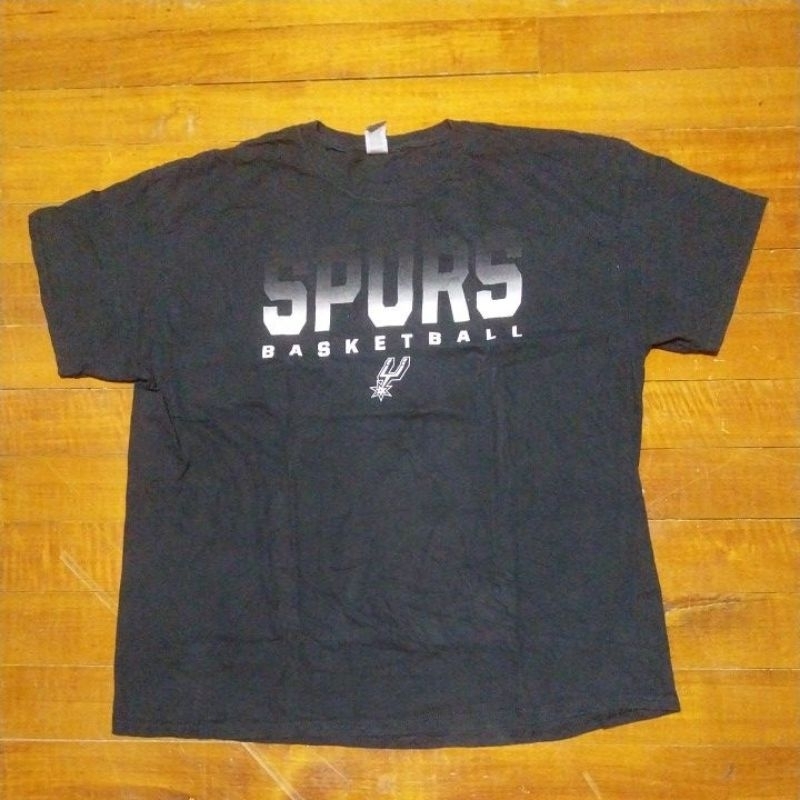 เสื้อยืดแขนสั้น แนวกีฬาบาสเกตบอล(NBA) ทีม SPURS แท้ มือสอง สภาพดี ของพร้อมส่งครับ