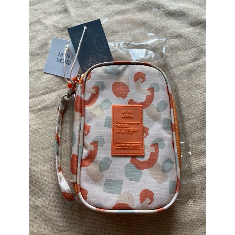 กระเป๋า   mini mono แท้ ยังไม่ผ่านการ ใช้งาน นำ้หนักเบา ใส่ของได้ดี