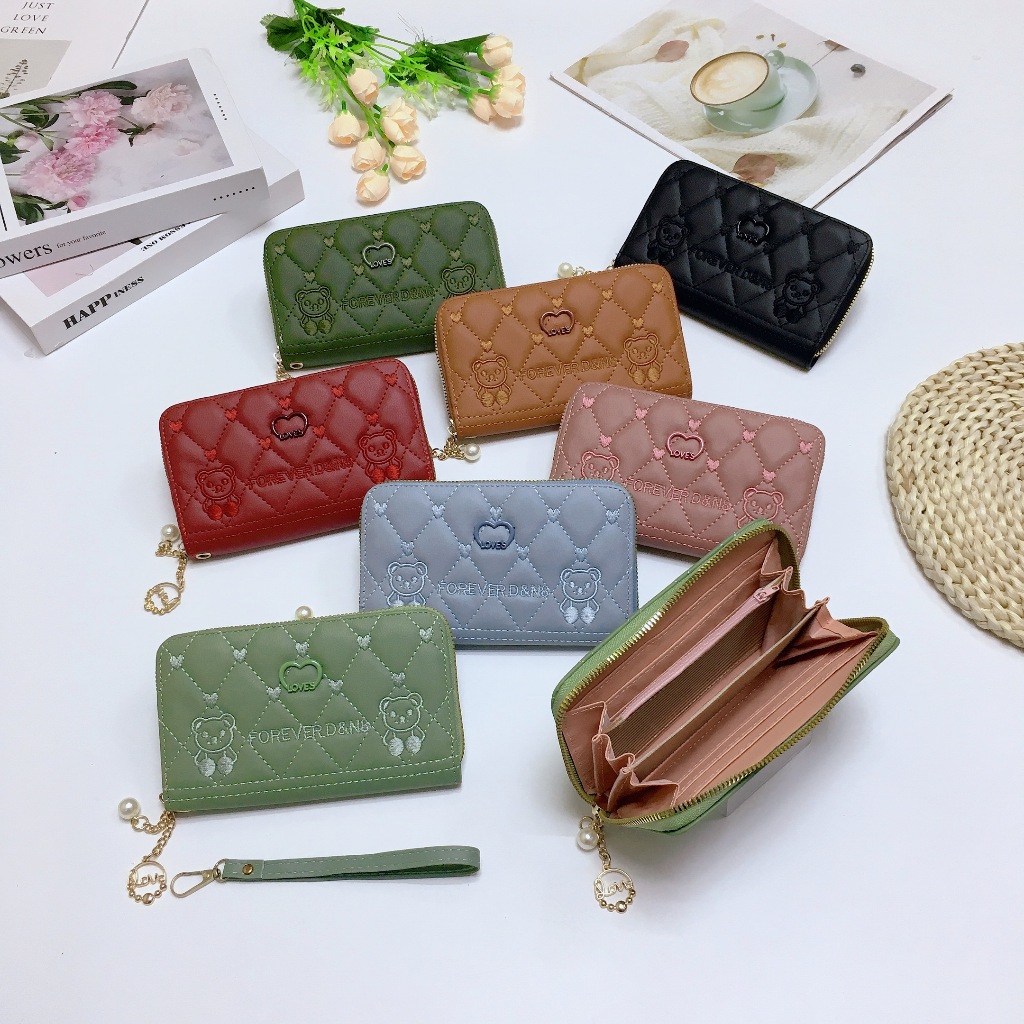 M4#DD039.กระเป๋าสตางค์ใบกลางมีช่วงใส่บัตรงทั้งหมด4ช่อง วัดสุด:หนังPU รุ่นใหม่มีสายคล้องมือทุกใบค่ะ