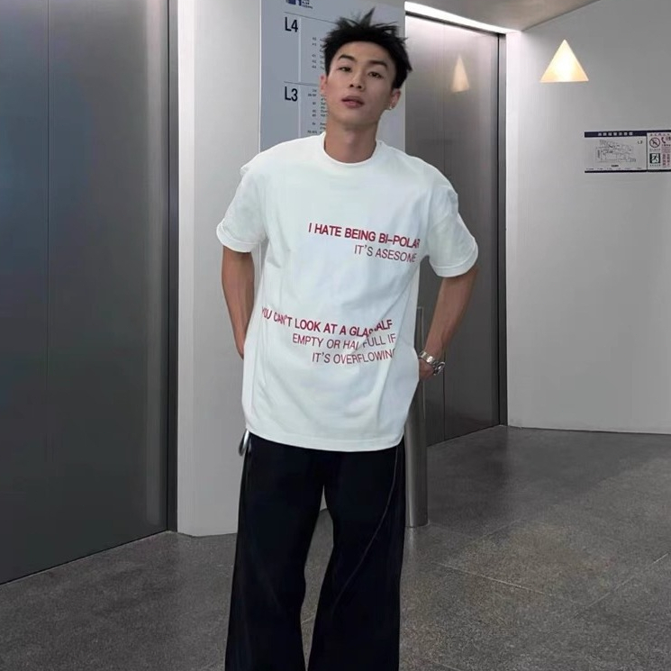 เสื้อยืดผ้าฝ้ายแท้พิมพ์ลายหนา 200 กรัม เสื้อยืดย้อนยุคอินเทรนด์ พิมพ์ตัวอักษรทันสมัย ​​เสื้อยืดผู้ชายทรงหลวม