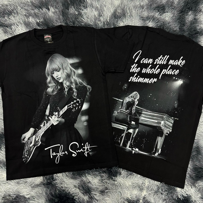 เสื้อยืด Taylor ขาวดำ เรืองแสงป้ายRocktees ผ้าคอตตอน 100