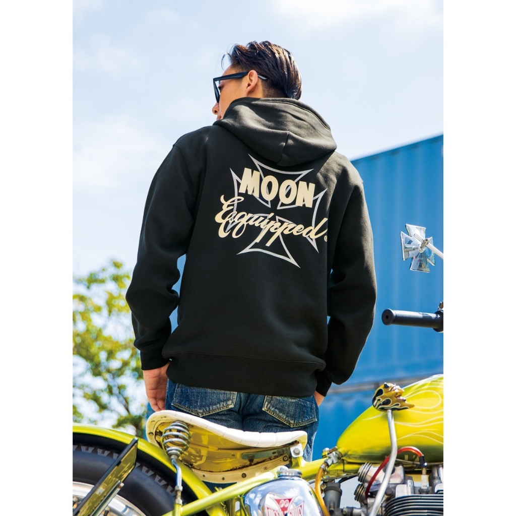 MOON Equipped Iron Cross Line Pullover Hoodie [MQS023BK] เสื้อกันหนาว