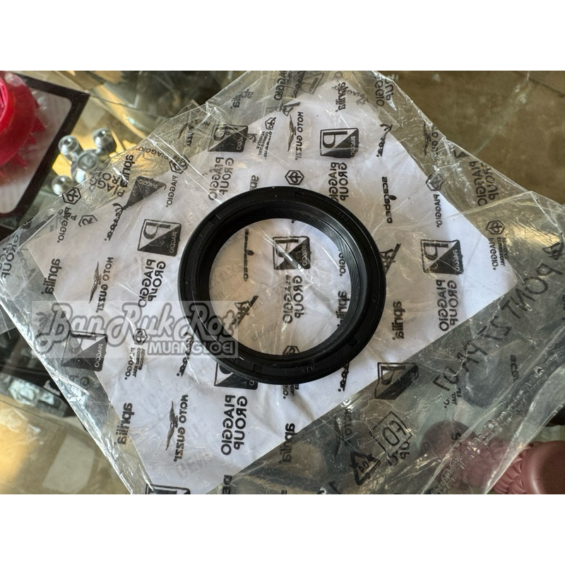 ซีลเพลาหลัง (ซีลฝาครอบเฟืองท้าย) new vespa รุ่น 2v, 3v, iget