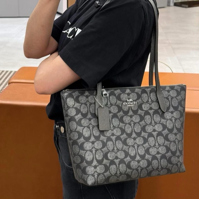 Coach Fiona Zip Tote รุ่นใหม่ พร้อมส่ง✨✨