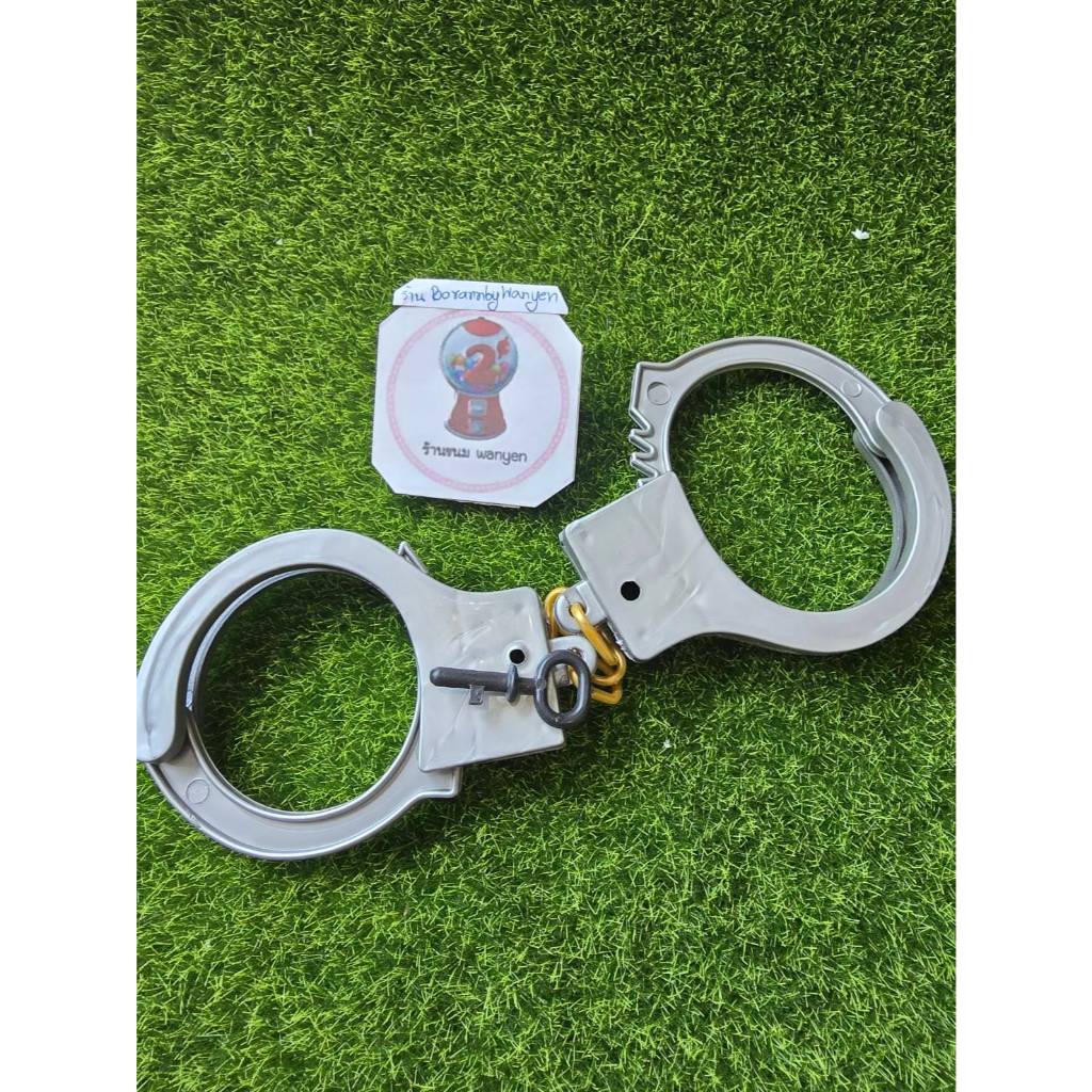 กุญแจมือพลาสติก พร้อมกุญแจ สีเทา ของเล่น