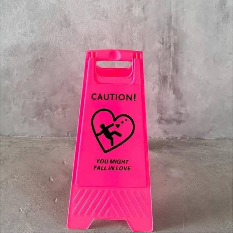 ป้ายระวังตกหลุมรัก พร้อมส่ง✨ ป้ายระวังลื่น ป้ายระวัง caution you might fall in งlove ตกแต่งบ้าน ตกแต