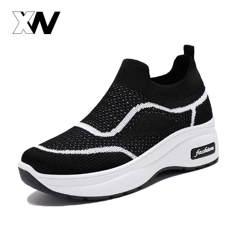 XWbrand ใหม่ รองเท้าแฟชั่น งานผ้าใบสำหรับสาวๆ ดีไซน์แฟชั่นสุดๆ ใส่แต่งตัวง่าย วัสดุผ้าไม่หนาใส่สบาย มีหลายสีให้เลือก