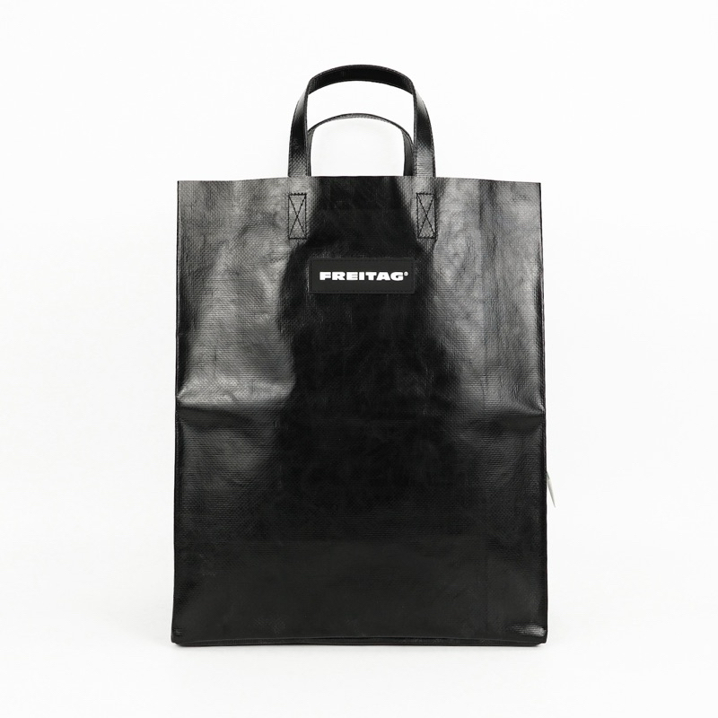 FREITAG F52 MIAMI ผ้าใบดำ ผ้าหนา ผ้าออกเงา ออกแข็งนิดๆ เป็นทรง ตามภาพผ้าสะอาดทั้งใบ มุม 100%