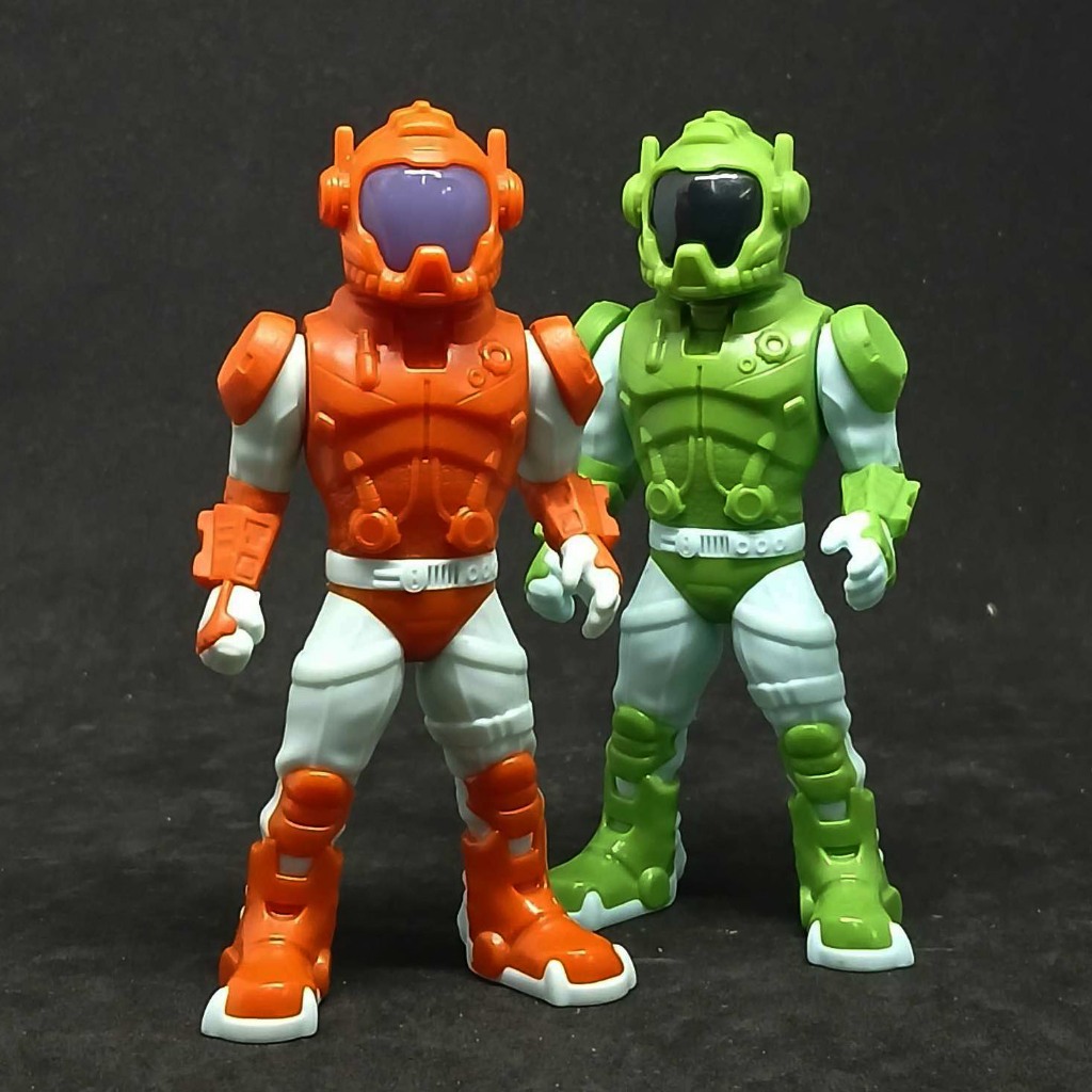 (หายาก)แอคชั่นฟิกเกอร์ซุปเปอร์ฮีโร่จากขนมไข่เซอร์ไพรส์ สินค้าจากอาเจนติน่าKinder Maxi Surprise Giant