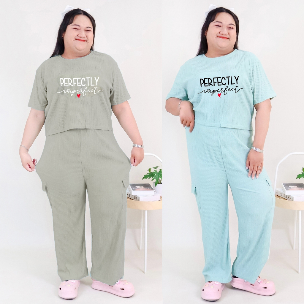 580# ชุดเช็ท สาวอวบ เสื้อครอป แขนสั้น สกรีนลาย กางเกงขายาว ทรงคาร์โก้ ผ้าย่น ลายเปลือกไม้
