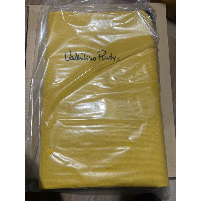 กระเป๋า Valentino Rudy Giallo shopping bag สีเหลือง มือหนึ่งของแท้ yellow