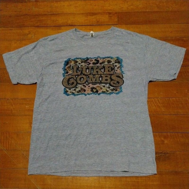 เสื้แยืดแขนสั้น แนวนักร้องคันทรี่อเมริกัน LUKE COMBS แท้ มือสอง สภาพดี ของพร้อมส่งครับ