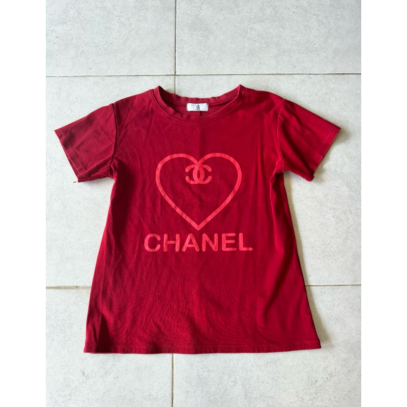 เสื้อยืดสีแดง size m ป้าย a21 shop