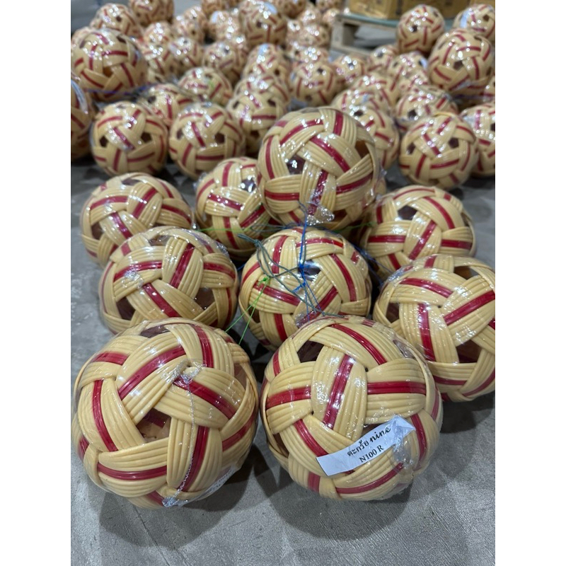 ตะกร้อพลาสติก สีน้ำตาล คาดแดง