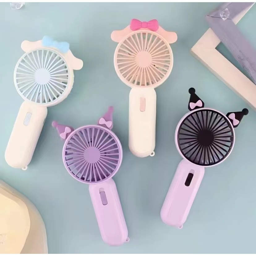 [จัดส่งจากประเทศไทย] พัดลมระบายความร้อนแบบพกพาขนาดเล็ก ลายมินิน่ารัก พกพาสะดวก สไตล์แฟชั่น และสีสันสดใส