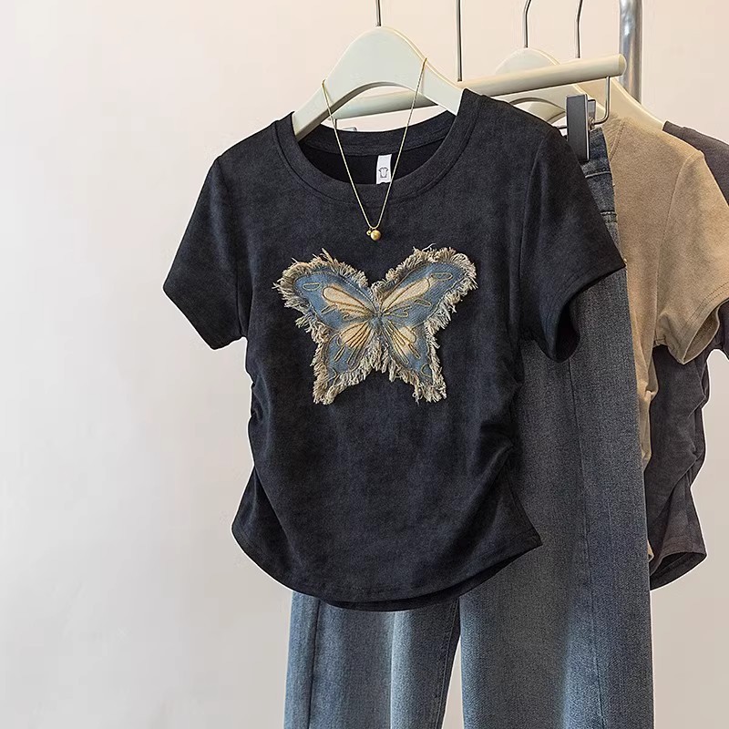 พลัสไซส์ เสื้อยืดแขนสั้นปักลายผีเสื้อ เก็บกระชับเอว ใส่สบายไม่อึดอัด