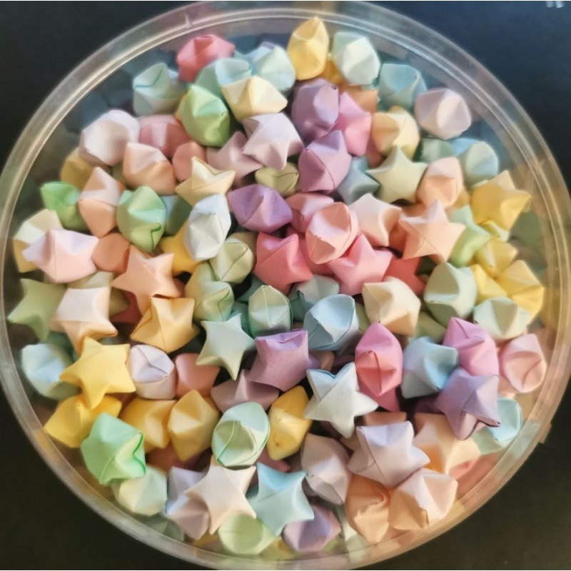 ดาวกระดาษพับสำเร็จ​ คละสีโทนอ่อนพาสเทล​ แพ็ก​ 100​ ดวง