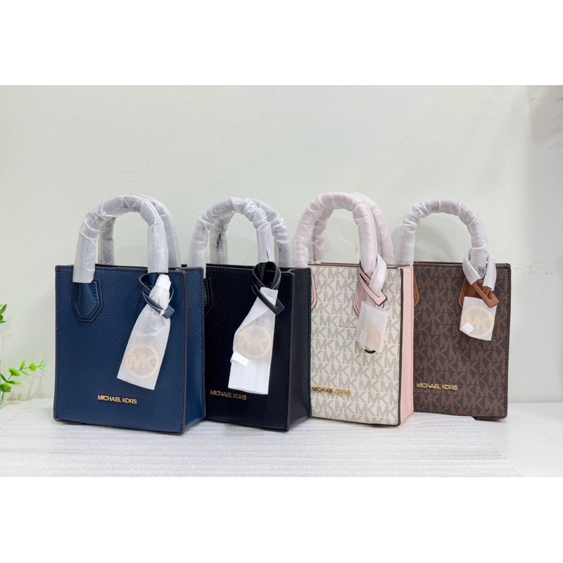 Mk 🎁🎁ใส่โทรศัพท์ Michael Kors XS North South Shopper Crossbody   ขนาด : 6"W x 6.75"H x 2.5"D Style N