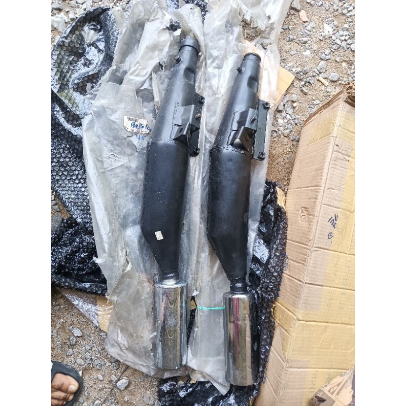 ท่อไอเสียแท้ Yamaha Belle 100 และ  Belle R(หน้ากากเล็ก) (เลือกรุ่น) 2XF-E4710-00,3PP-E4710-00