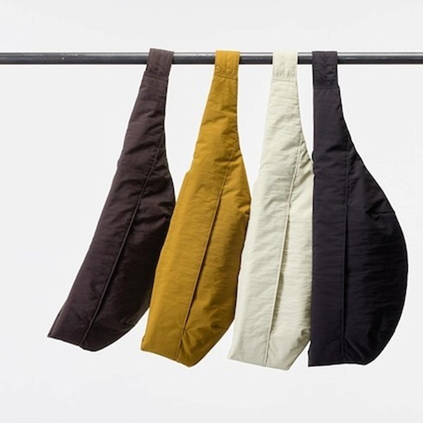 UNIQLO กระเป๋าคาดอก ผ้าไนลอน เคลือบผิว สะท้อนหยดน้ำ / UNIQLO Cross Body Bag