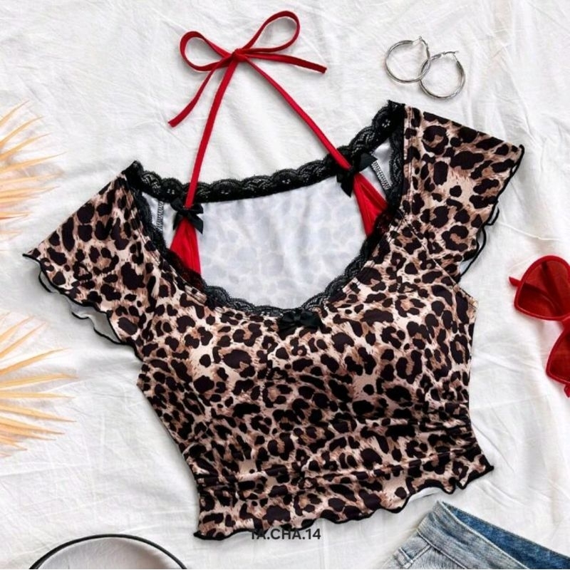 พร้อม​ส่ง​ เสื้อยืด​คอวี​ แต่งคล้อง​คอ​ ลายเสือดาว​ แต่งลูกไม้​ แขนสั้น