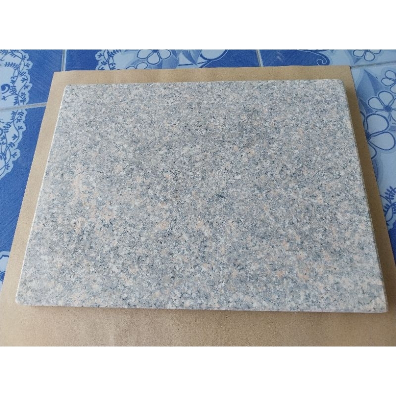 รองเตาอบ ขนาด 30x39 cm. ทำจากหินแกรนิต ลบคม ขัดเรียบ 2 ด้าน ใช้งานได้ทั้ง 2 ด้าน เหมาะกับอบขนมปัง รับตัดขนาดที่ต้องการ