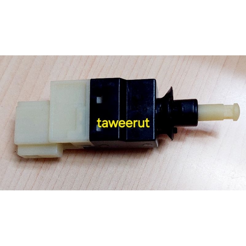 Benz สวิทซ์ไฟเบรค W203 W168 W169 W245 4ปลั๊กแบน (ak)