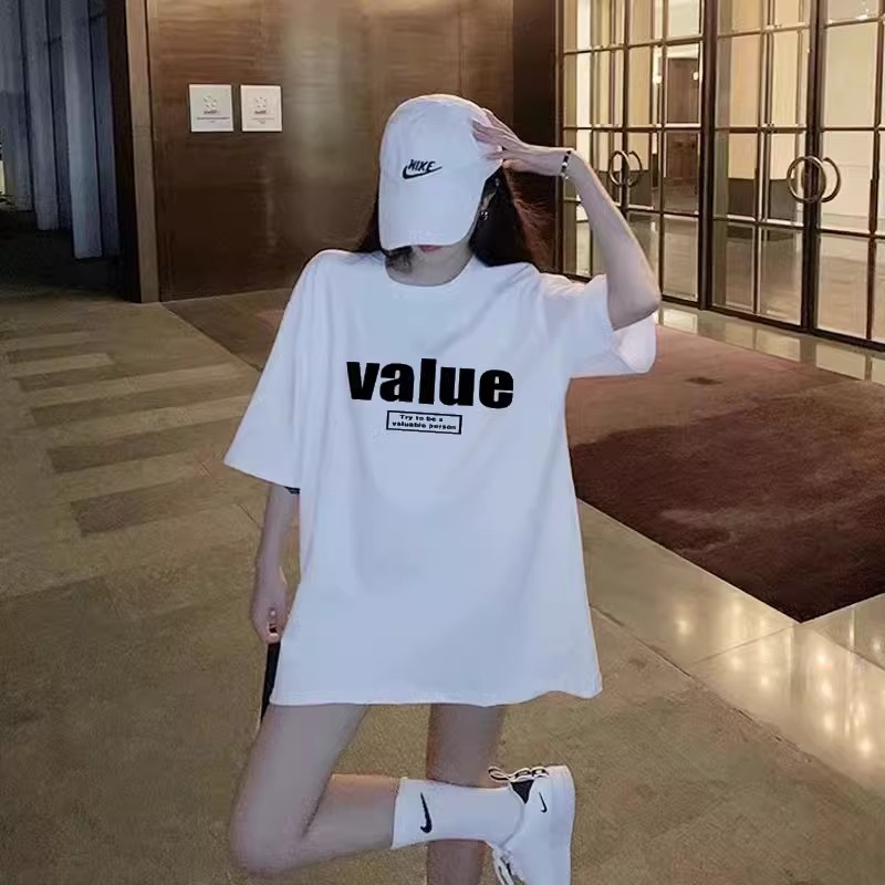 เสื้อยืดแขนสั้นสีขาวคอตตอนแท้สำหรับผู้หญิง 2025 ปีใหม่ ไซส์เล็ก หลวม สไตล์เกาหลี ดีไซน์เก๋ๆ