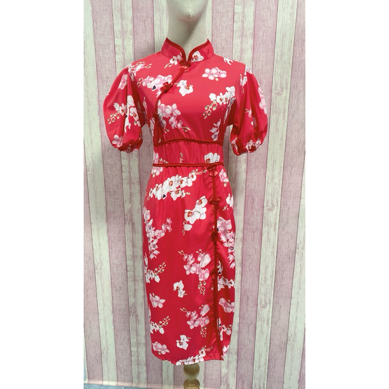 เดรสสีแดงอ่อนลายดอก กี่เพ้า คอจีน งานแฟชั่น ป้ายNP2  มือ1