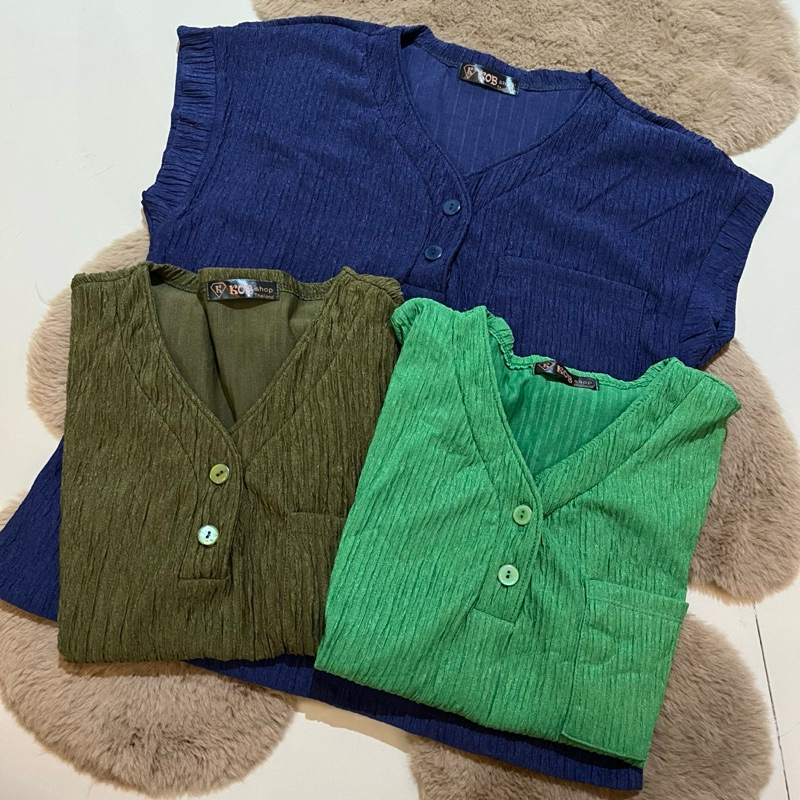 [Nnod shop’] เสื้อแขนสั้นคอวี2กระดุมกระเป๋า สีพื้น มินิมอล