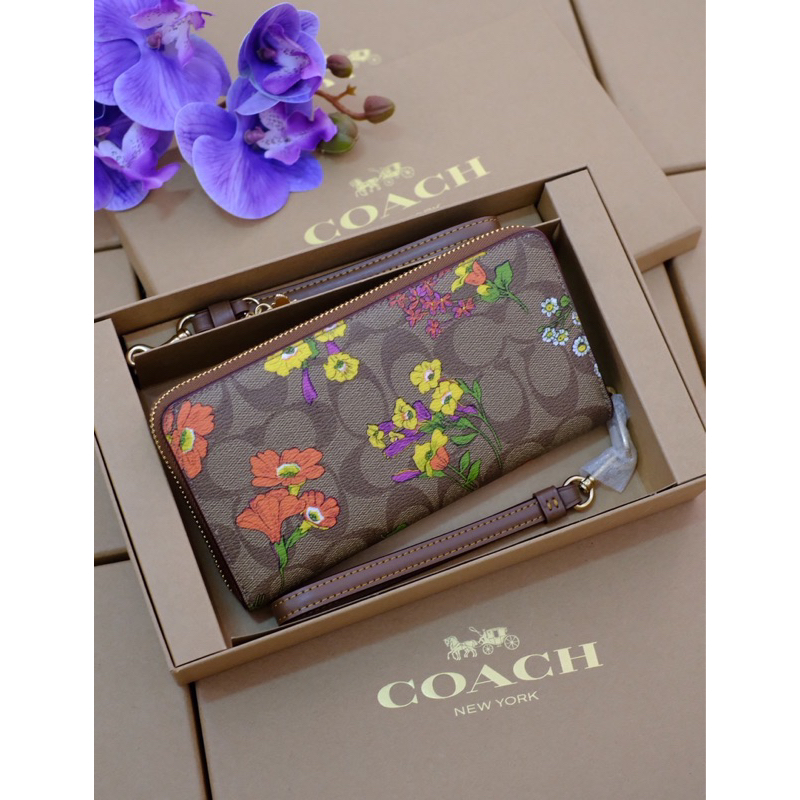 พร้อมส่ง✨✨[ผ่อน 0%] Coach Boxed Long Zip Around Wallet In Signature Canvas With Floral Print CR632