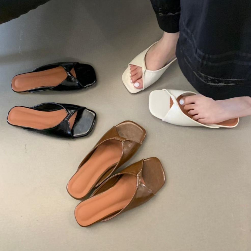 [Limited Offer] รองเท้าเเตะพรีเมี่ยมคละแบบ พื้นนิ่มใส่สบาย ราคาโรงงาน