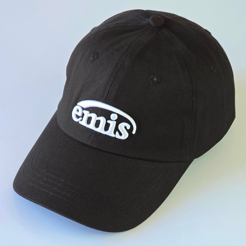 หมวก emis สีดำ (ไม่แท้ ใส่ครั้งเดียว)