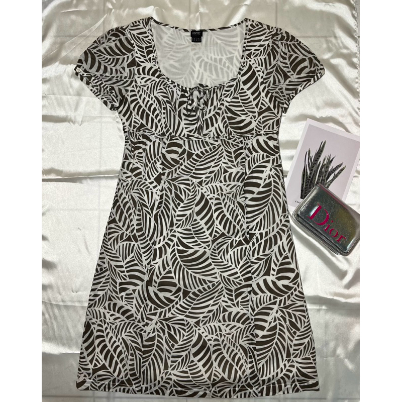 ชุดเดรสมือสอง ESPRIT